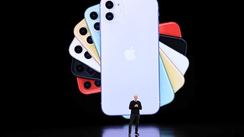 Apple là công ty đầu tiên tại Mỹ đạt giá trị vốn hóa kỷ lục 2.000 tỷ USD